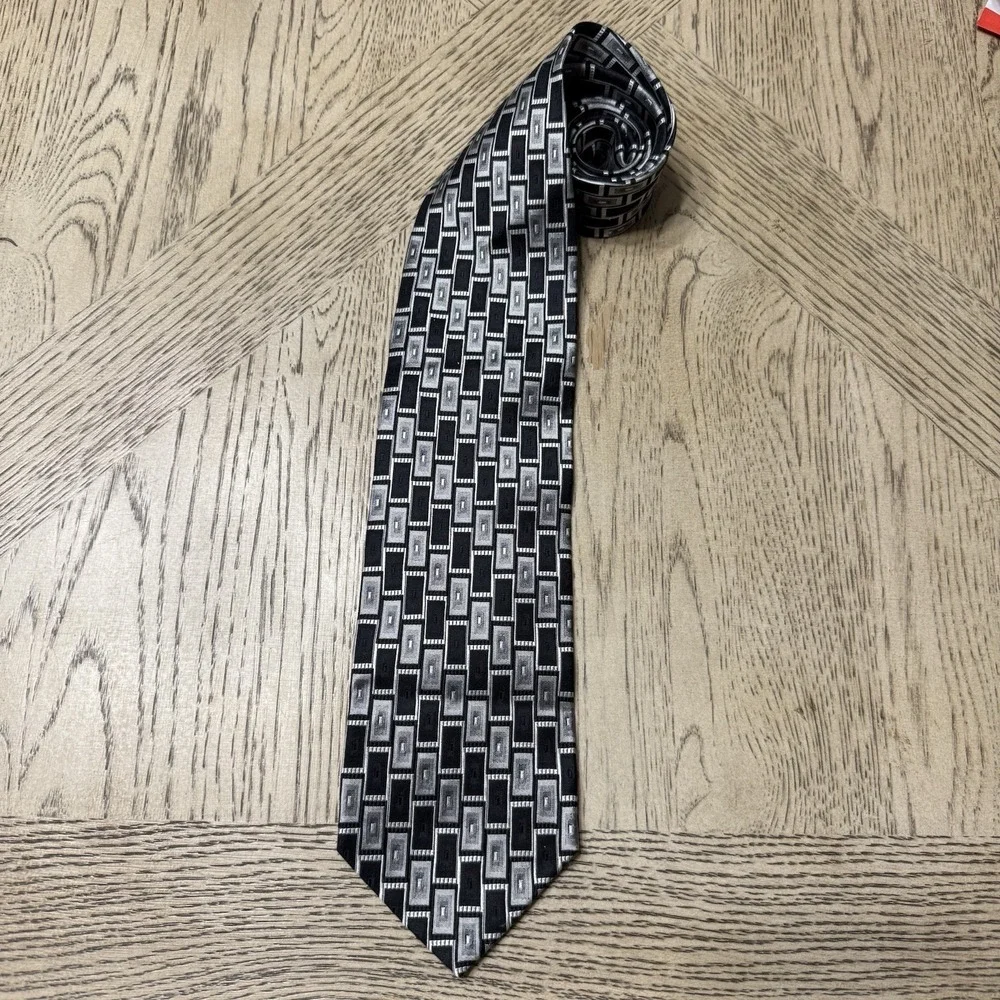 Roberto‎ Villini Silver Black Geometric Rectangle Pattern 100% Silk Tie